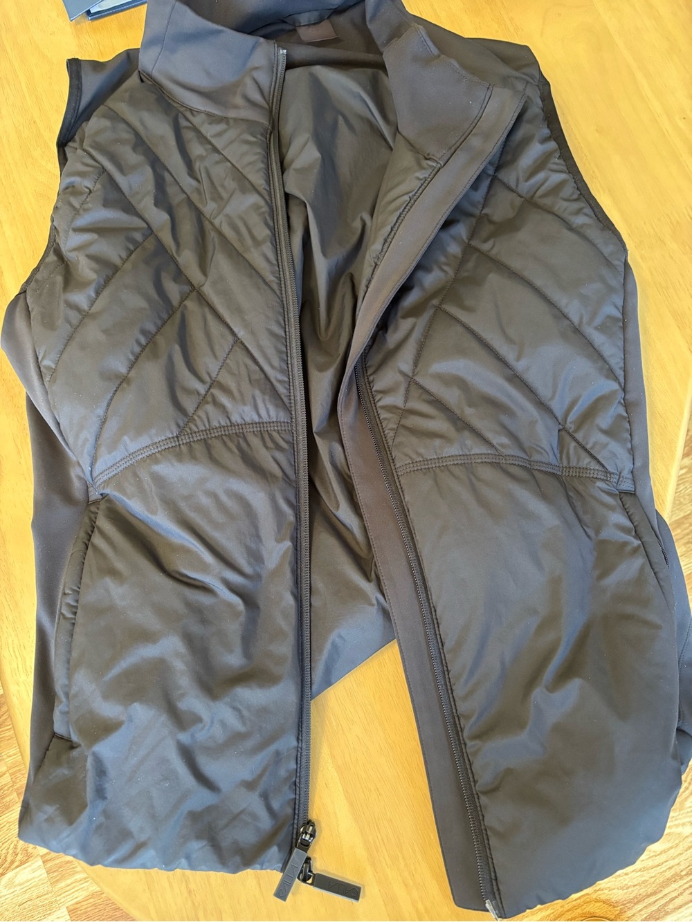 Cala Quilted Black Sleeveless Vest - Picture 1 of 5